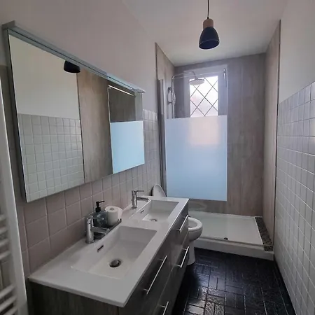 Large Family House 300m From The 펜션 *