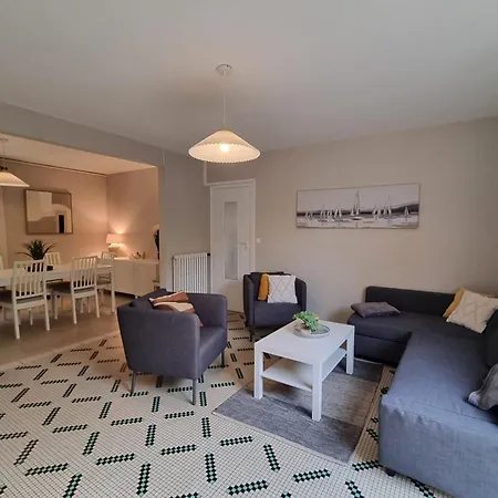 Large Family House 300m From The بيت للعطل آركاشو