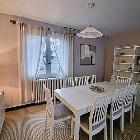 Large Family House 300m From The * آركاشو