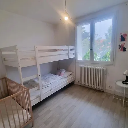 Large Family House 300m From The 펜션 *